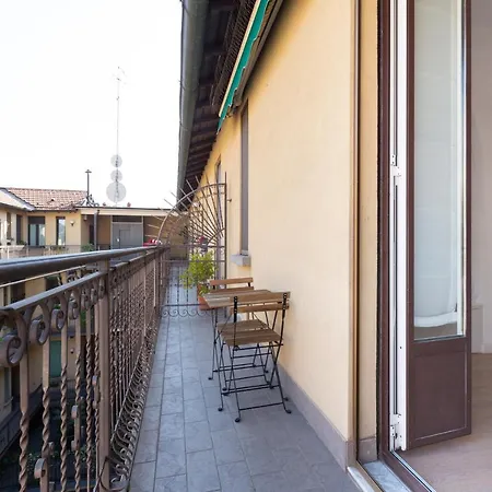 Apartment Porta Nuova Bright With Balcony Milan